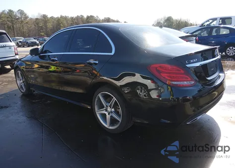 2016 Mercedes-Benz C 300 Sport 4Matic z USA, uszkodzony, nr VIN 55SWF4KBXGU160962